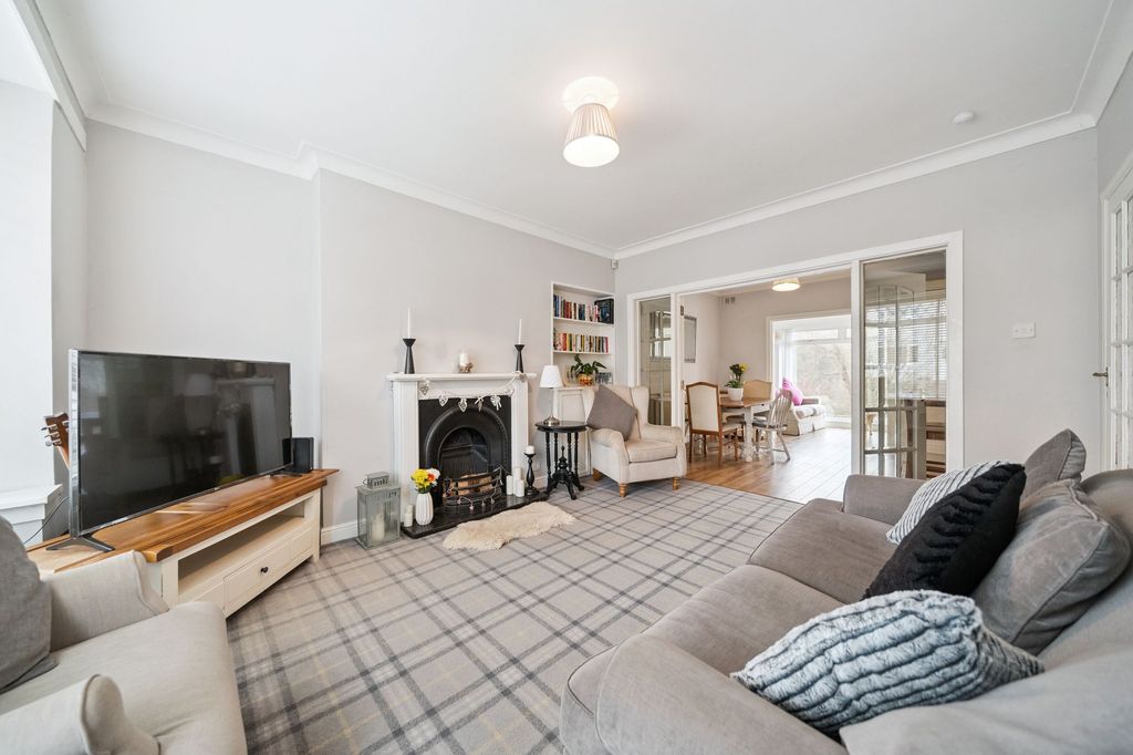 Property photo 3 of 25