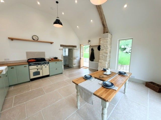 Property photo 3 of 11 Kitchen