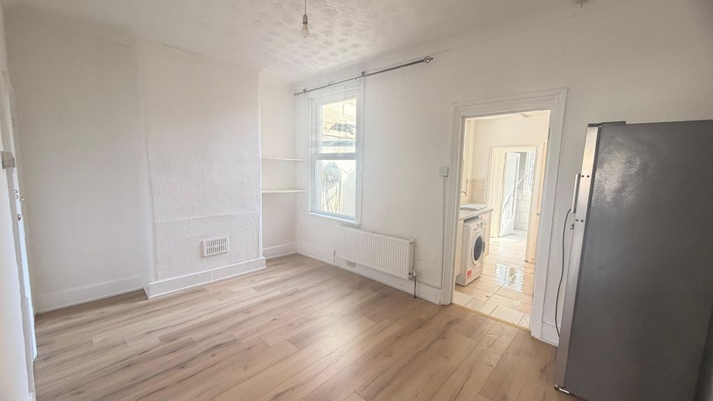 Property photo 3 of 10 Gallery