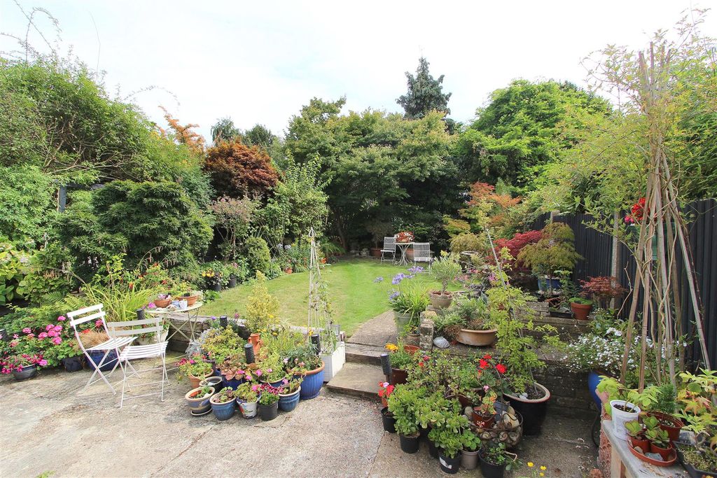 Property photo 2 of 23 Garden.Jpg