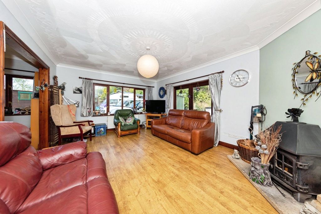 Property photo 3 of 22 Picture No. 28