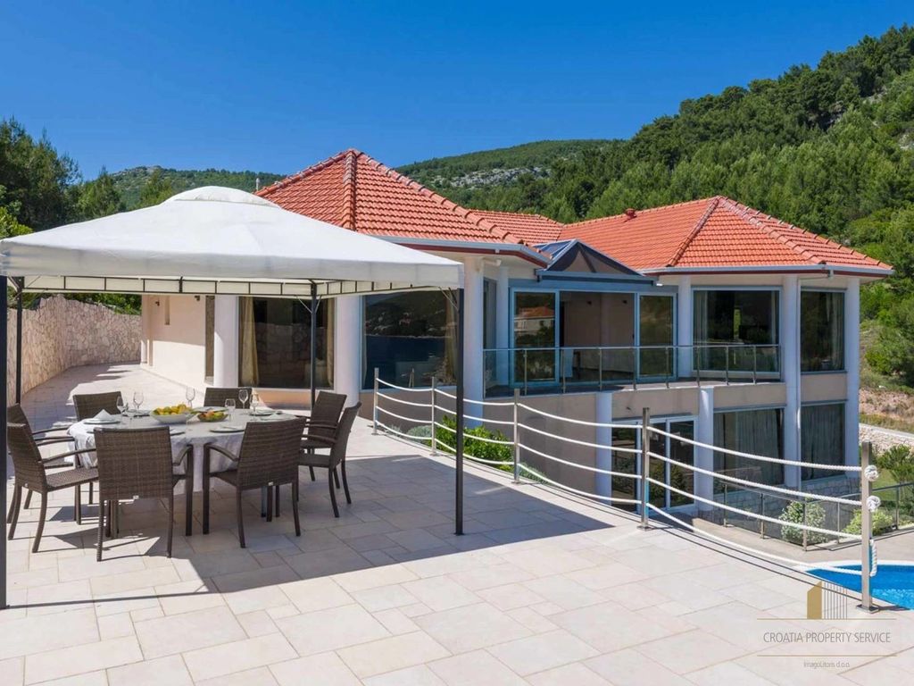 Property photo 3 of 63