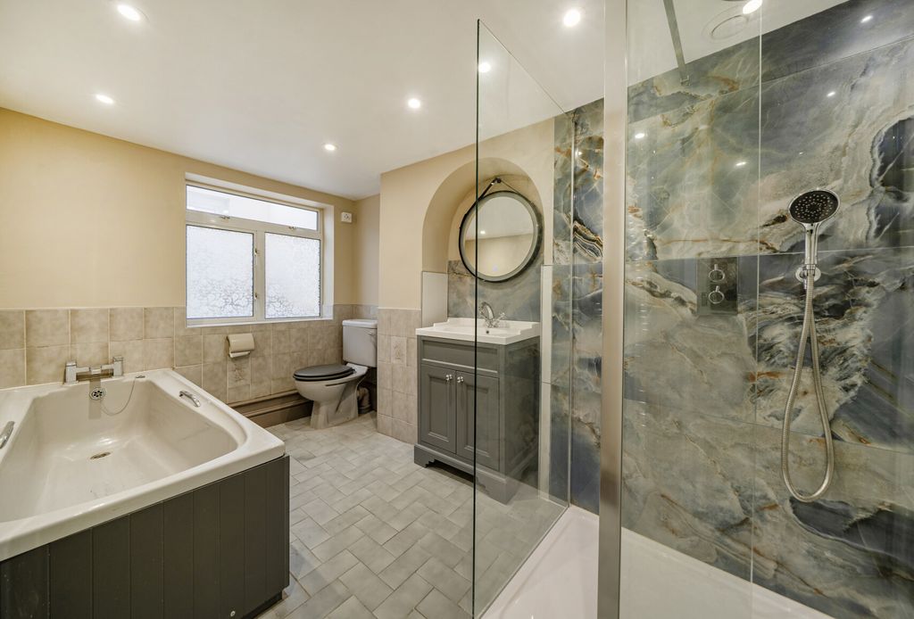 Property photo 1 of 13 1448195-10-69Dfa6...