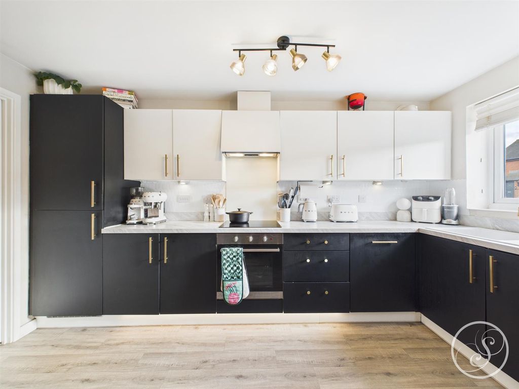 Property photo 2 of 17 Kitchen/Diner