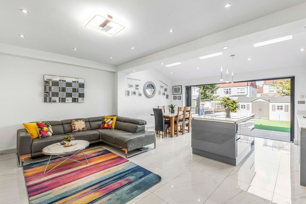 Property photo 3 of 16 Picture No. 38