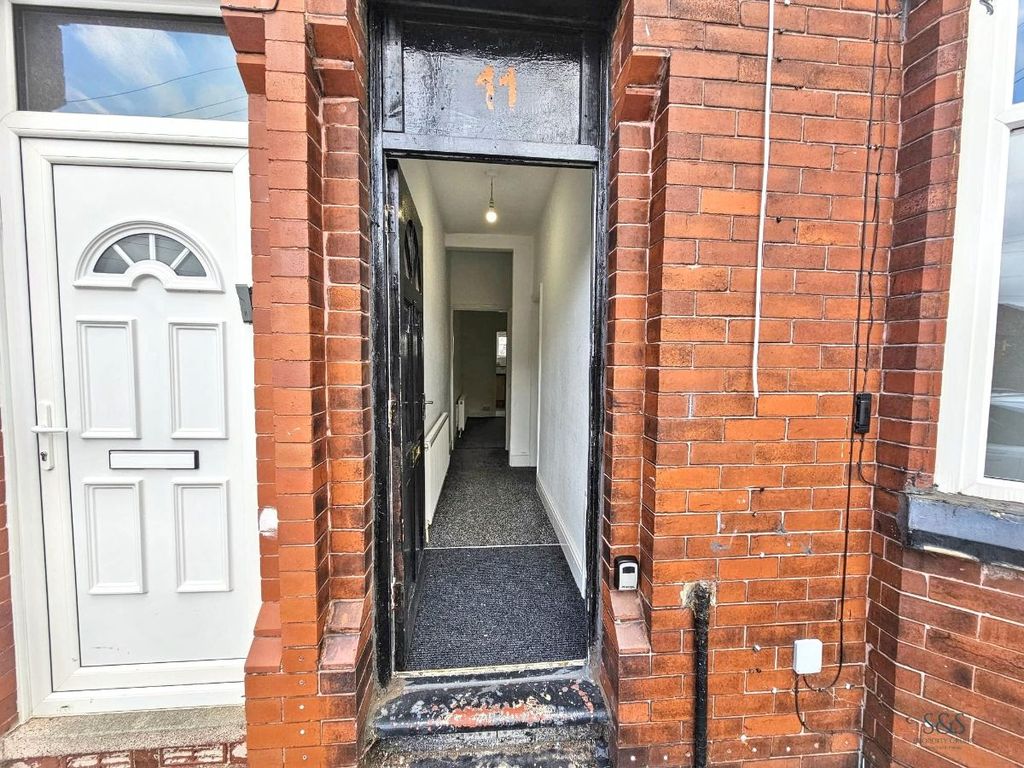 Property photo 2 of 21