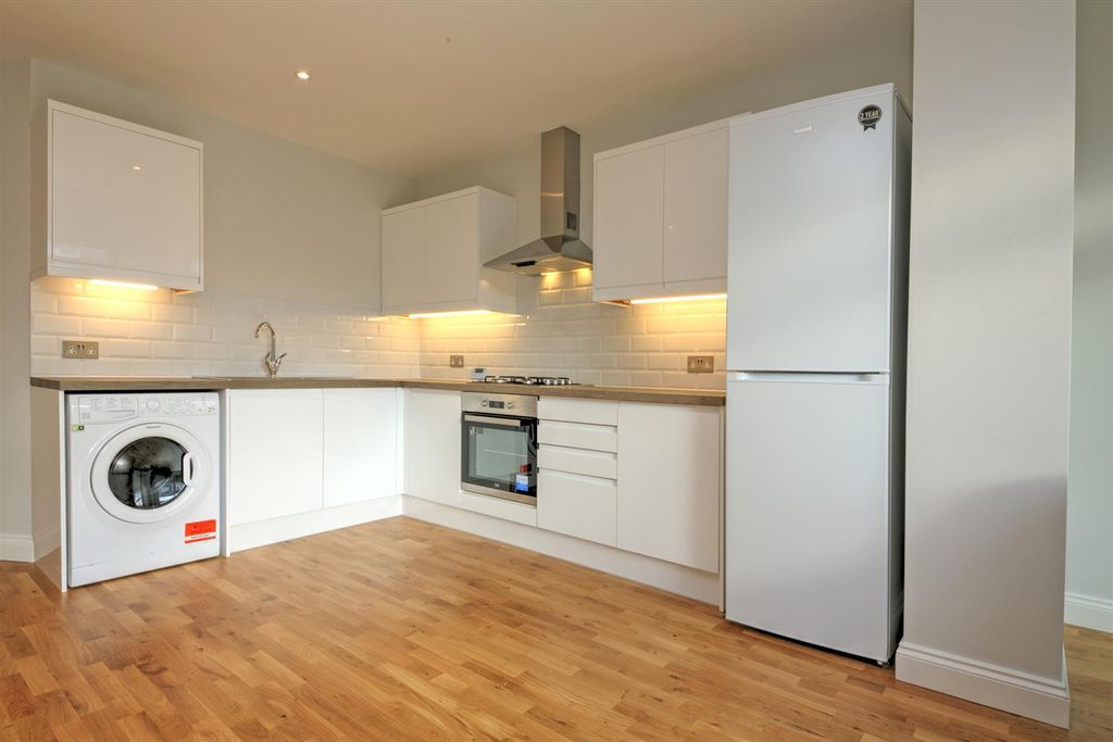 Property photo 3 of 13 4 Effort Street Sw17 Kitchen 2.Jpg