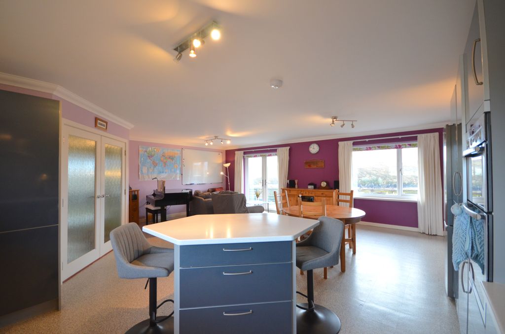 Property photo 2 of 43