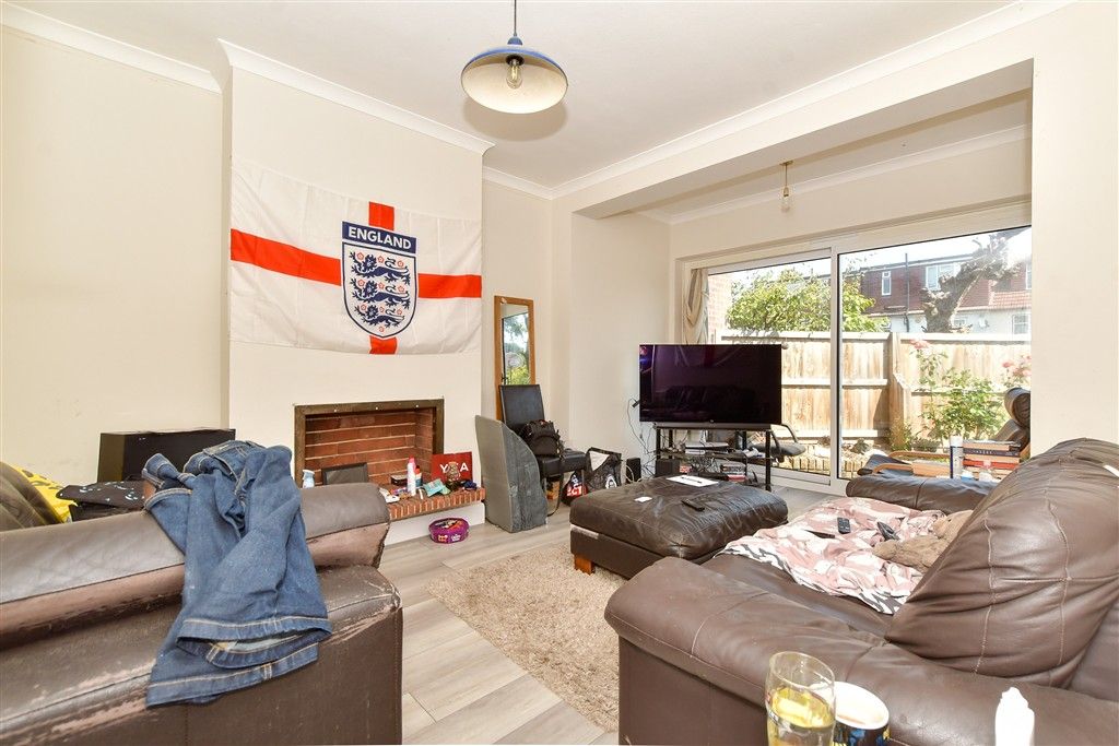 Property photo 3 of 12 Lounge