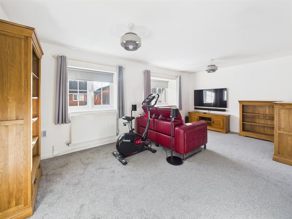 Property photo 3 of 18