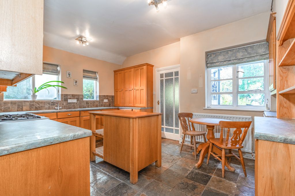 Property photo 2 of 35