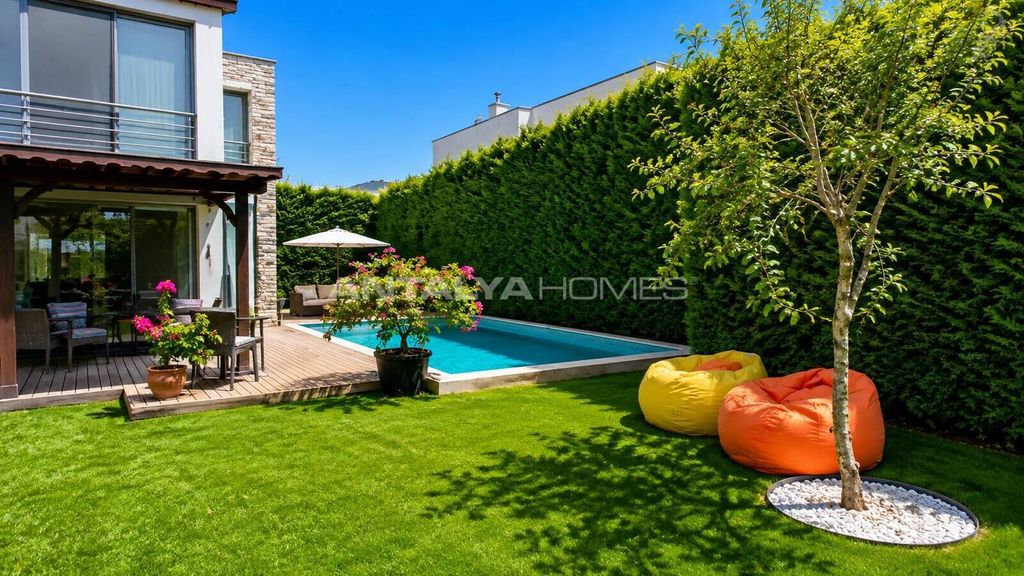 Property photo 1 of 32
