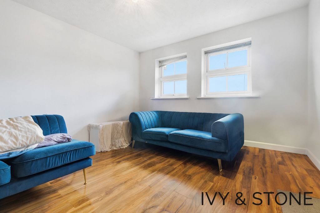 Property photo 3 of 10 3969722