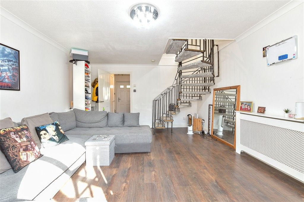 Property photo 3 of 12 Lounge