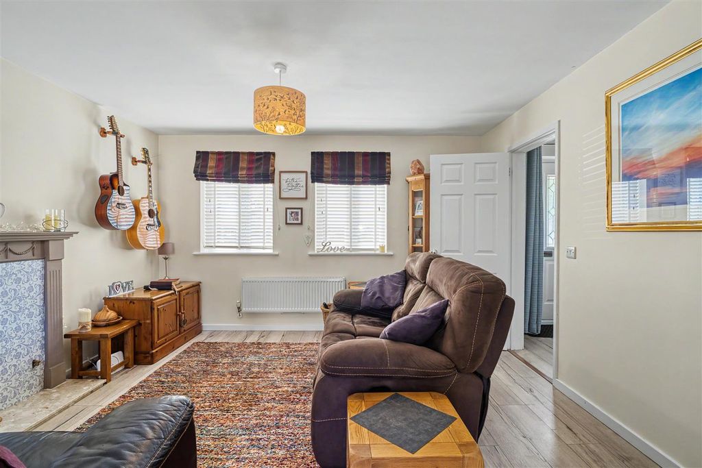 Property photo 3 of 9 Sitting Room Diner