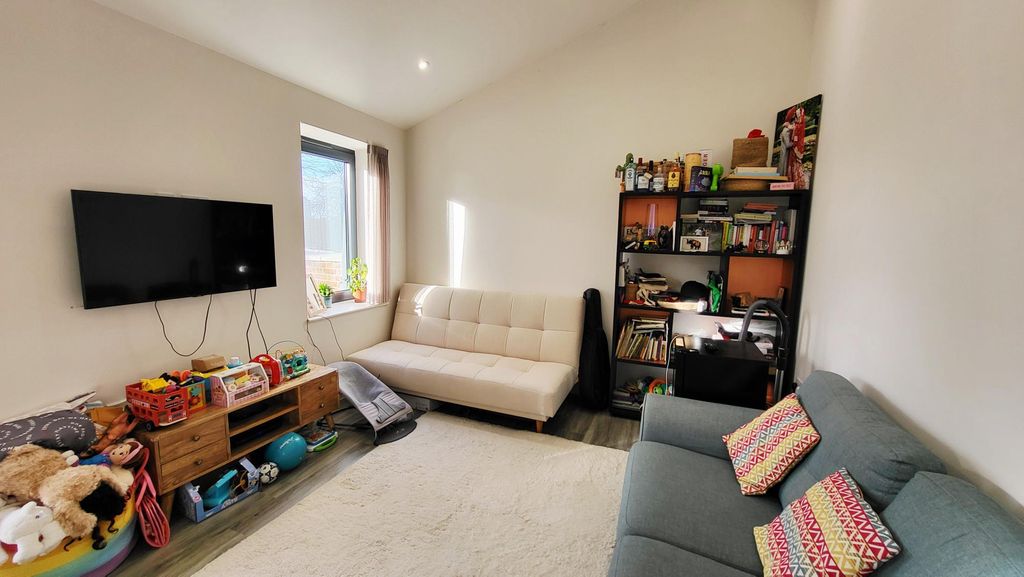 Property photo 3 of 11 Image