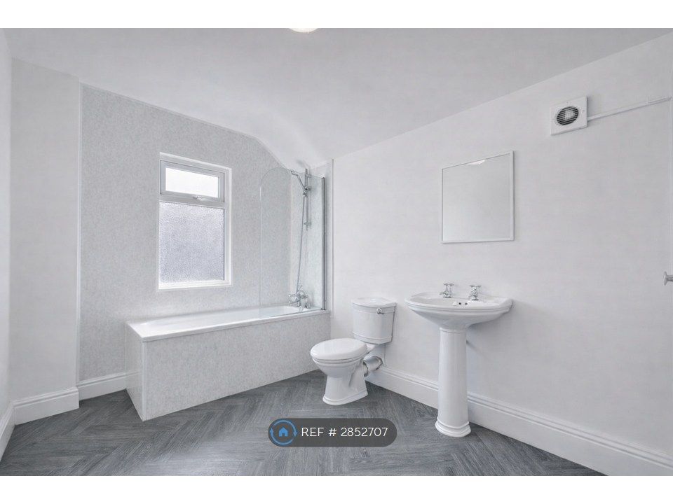 Property photo 3 of 7 Bathroom