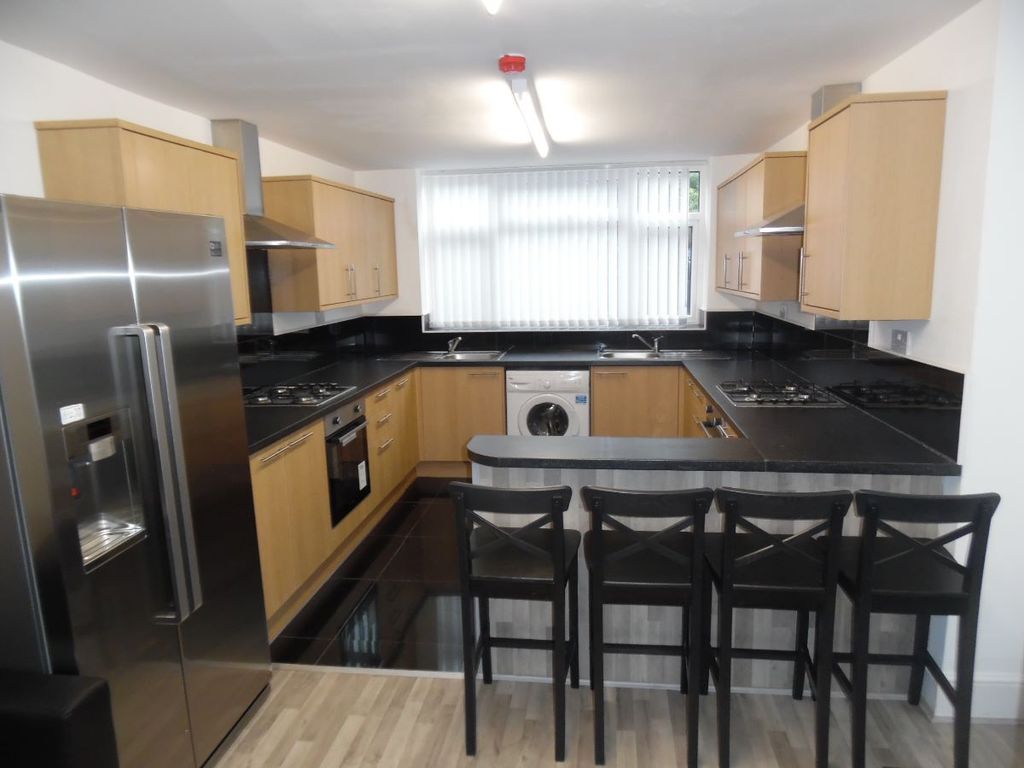 Property photo 1 of 15 Communal Kitchen