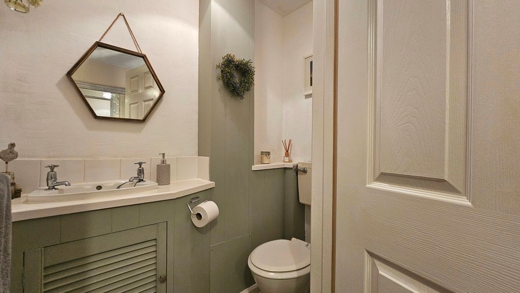 Property photo 3 of 11 W/C