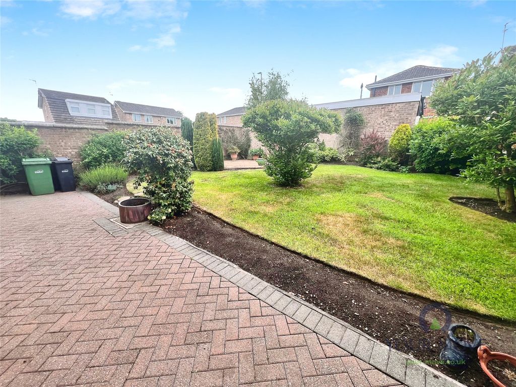 Property photo 2 of 13 Garden