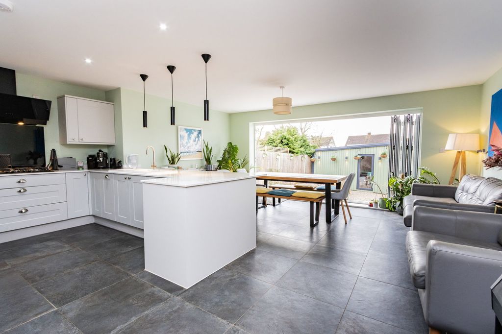 Property photo 2 of 18