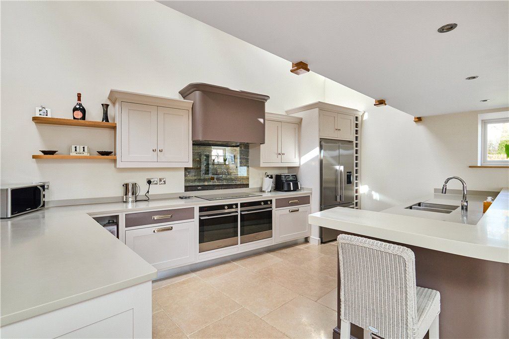 Property photo 3 of 34 Living Kitchen