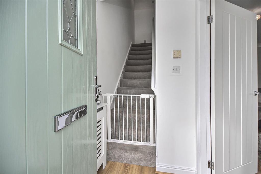 Property photo 2 of 30 3 Burwell Close Entrance (1).Jpg