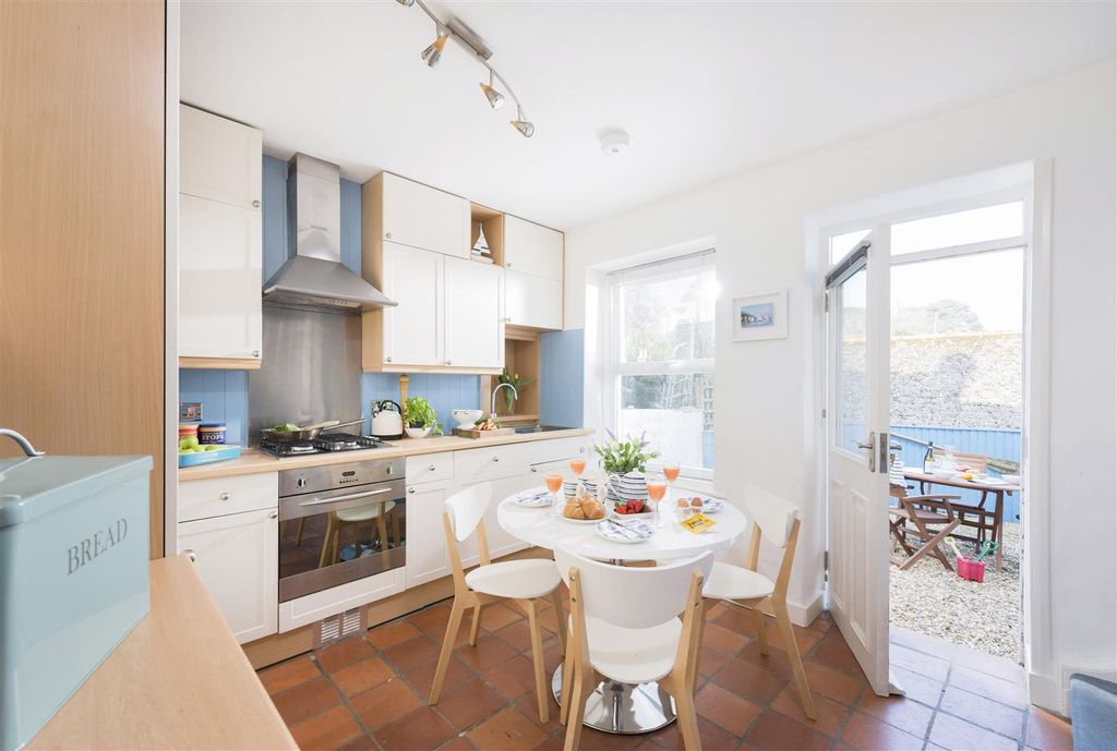 Property photo 3 of 19 Kitchen 3.Jpg