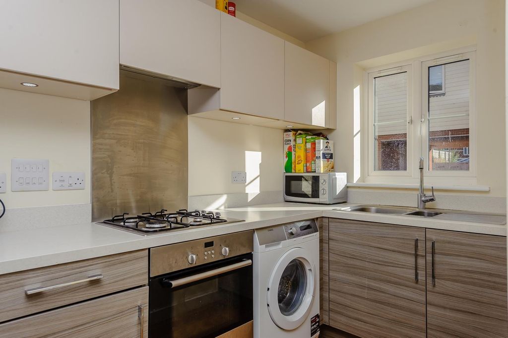 Property photo 3 of 12 8392816-Interior02-800.Jpg