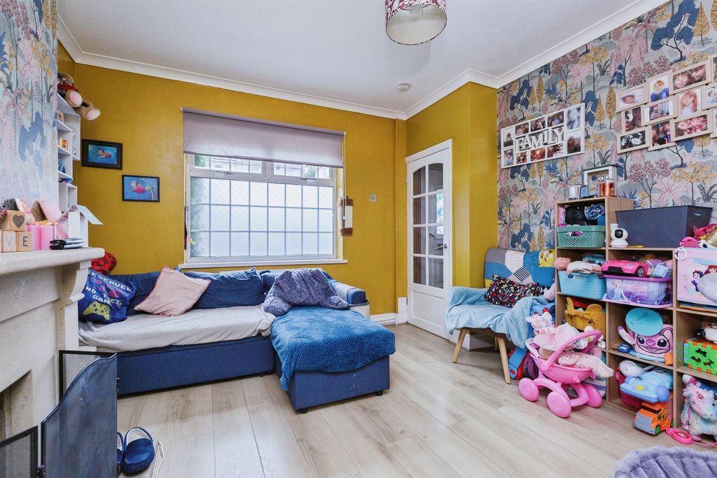 Property photo 2 of 17