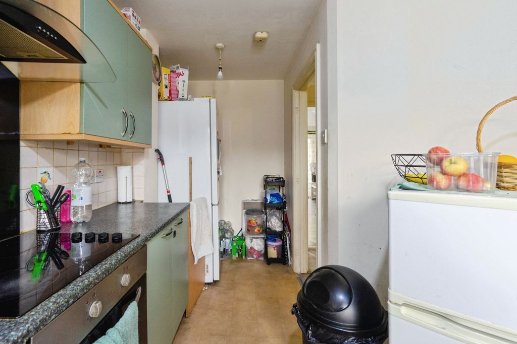 Property photo 3 of 20 Kitchen