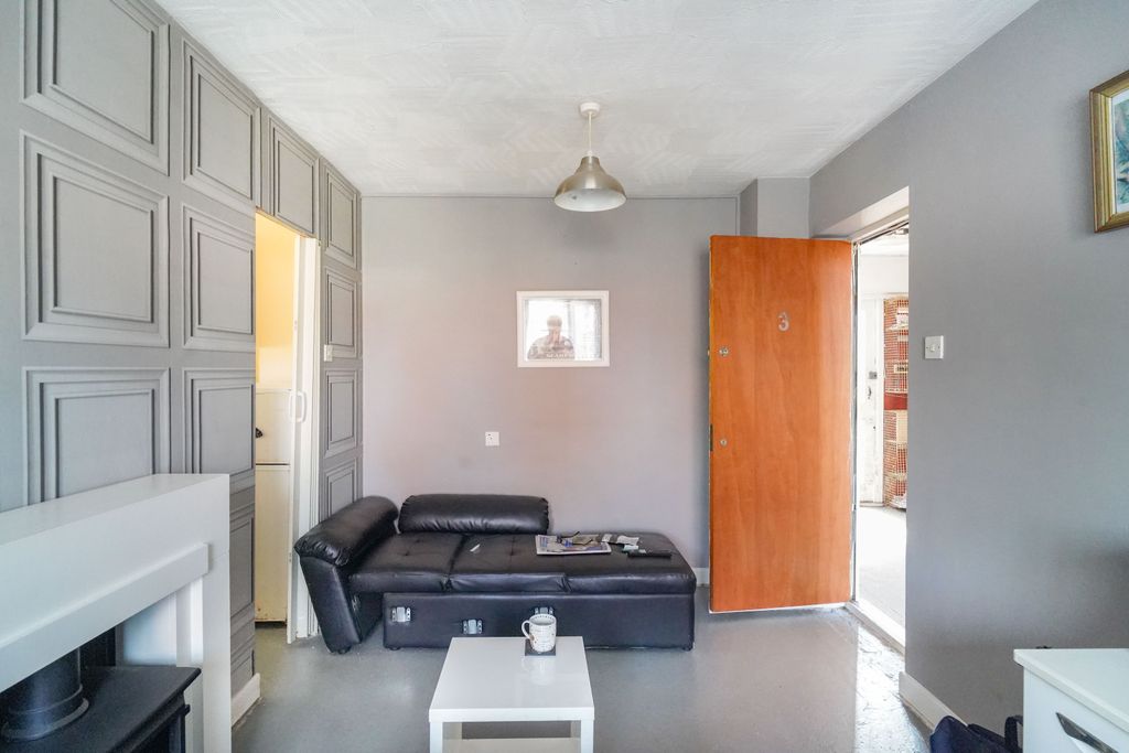 Property photo 3 of 13