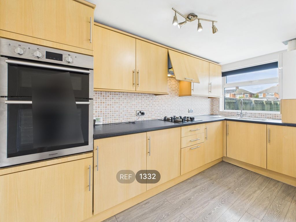 Property photo 1 of 22 Kitchen / Dining Area