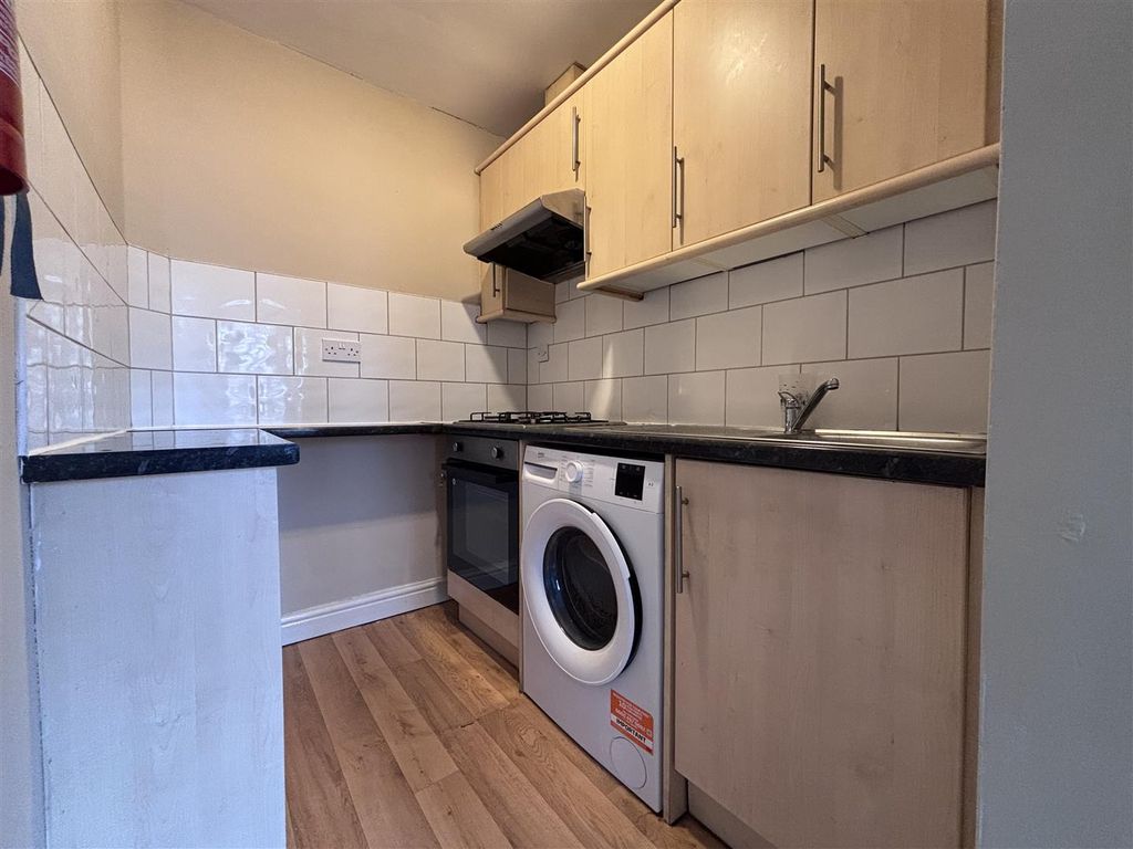 Property photo 3 of 8 Flat 6 13 St Marys Kitchen.Jpeg