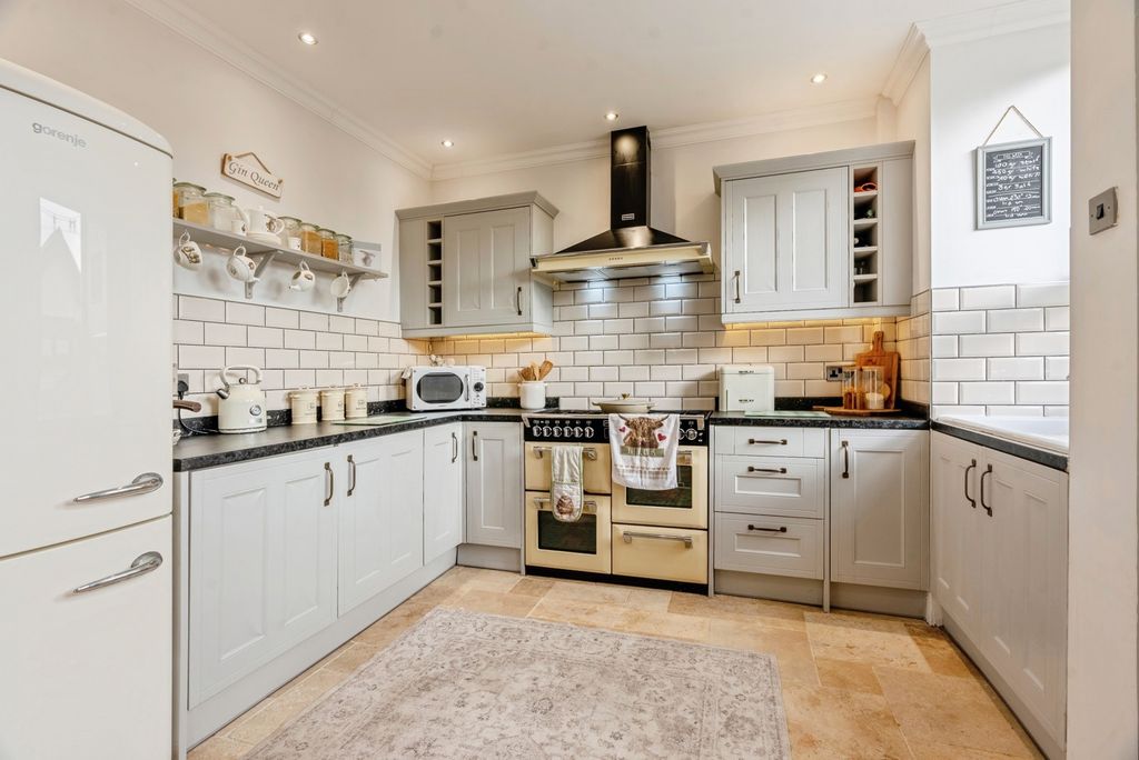 Property photo 3 of 33 Pbox-Img.Jpg