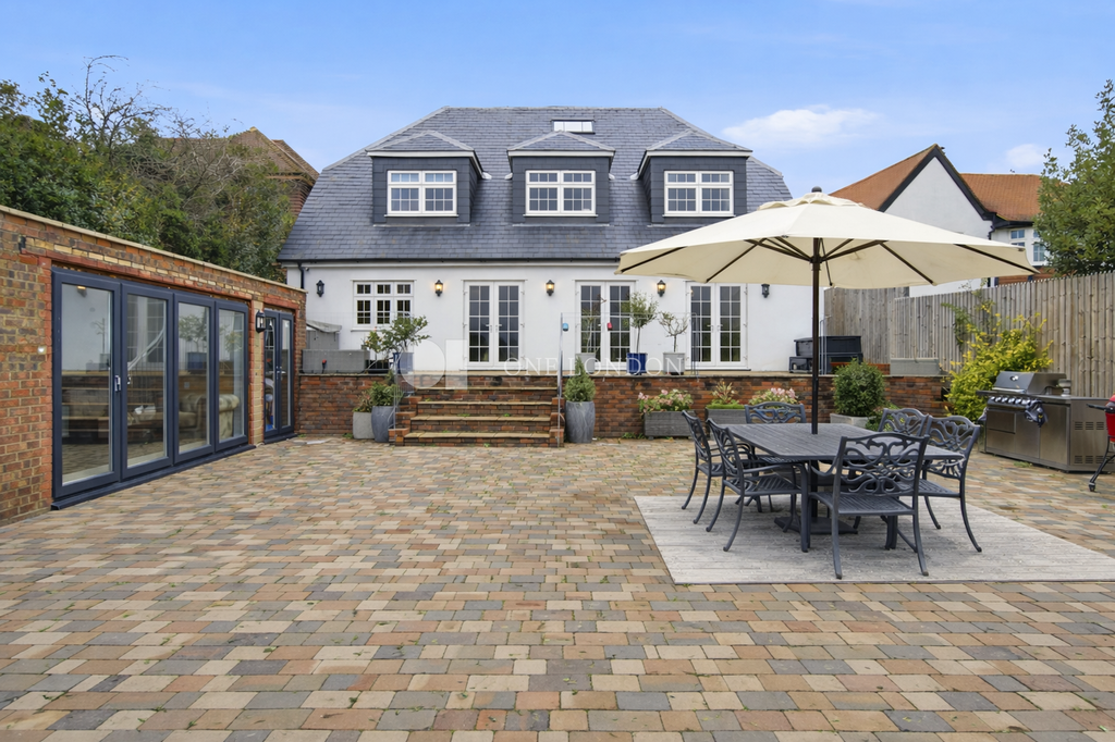 Property photo 3 of 28