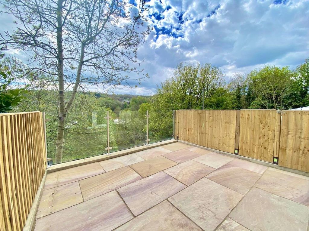 Property photo 2 of 18 Externally