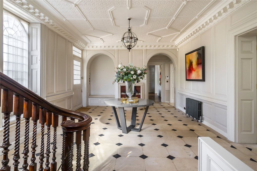 Property photo 3 of 42 House. Partnership