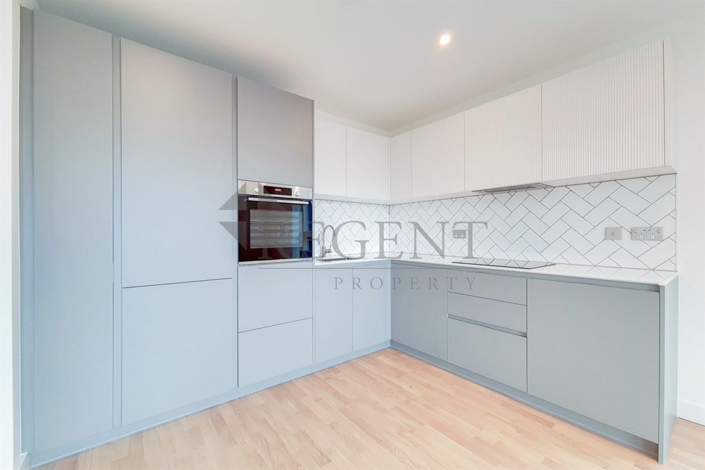 Property photo 2 of 14 Kitchen