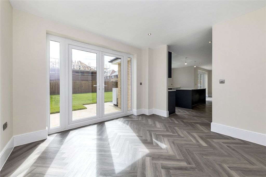 Property photo 2 of 11 Picture No. 28