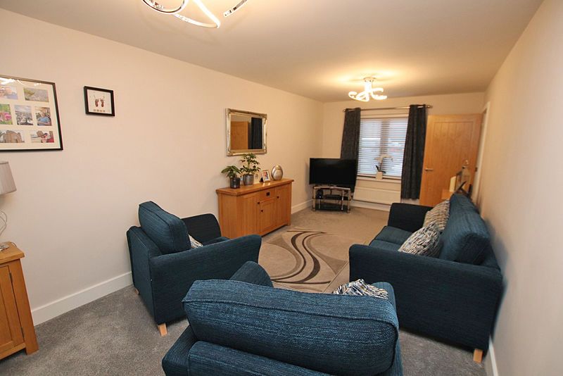 Property photo 2 of 17 Lounge Photo 1