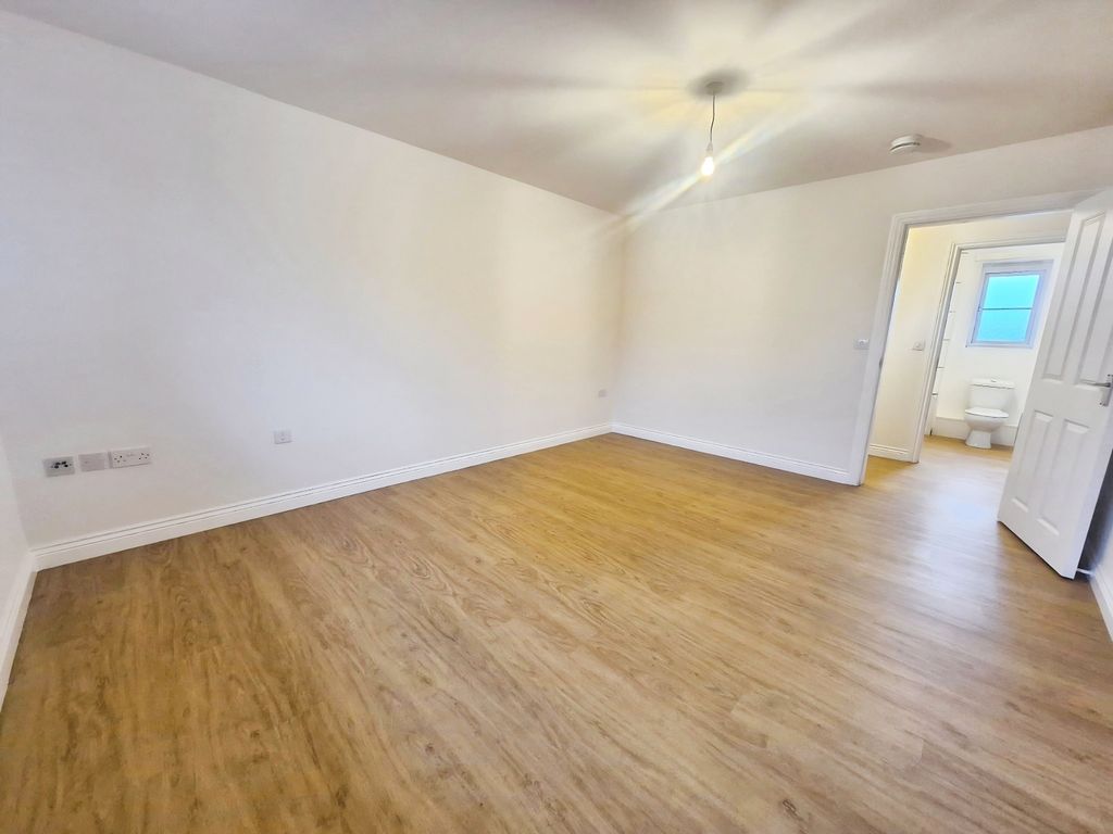 Property photo 2 of 7 Living Room