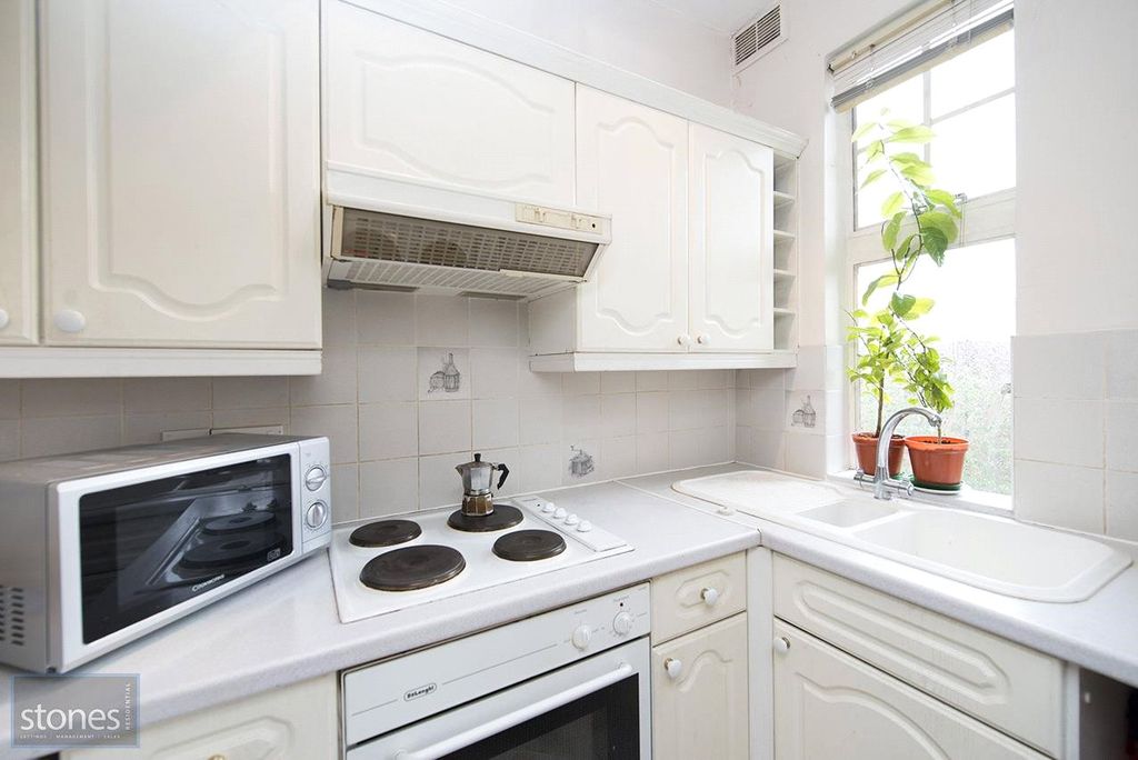 Property photo 3 of 7 Kitchen
