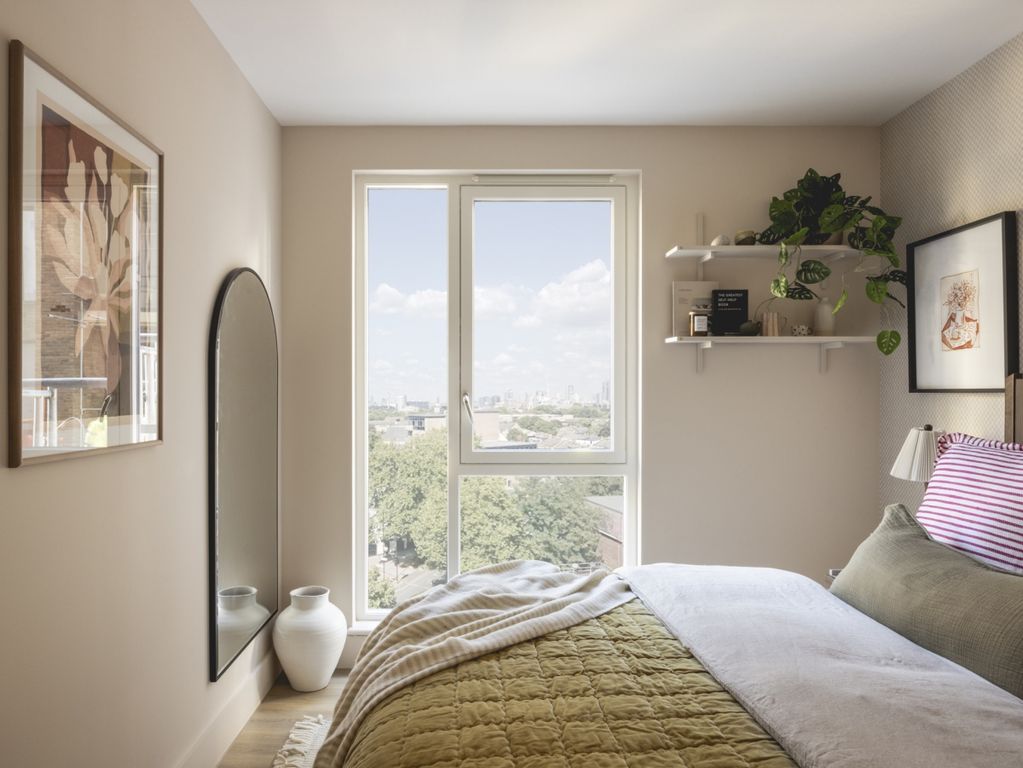 Property photo 3 of 11 2 Bed Show Apt Be...