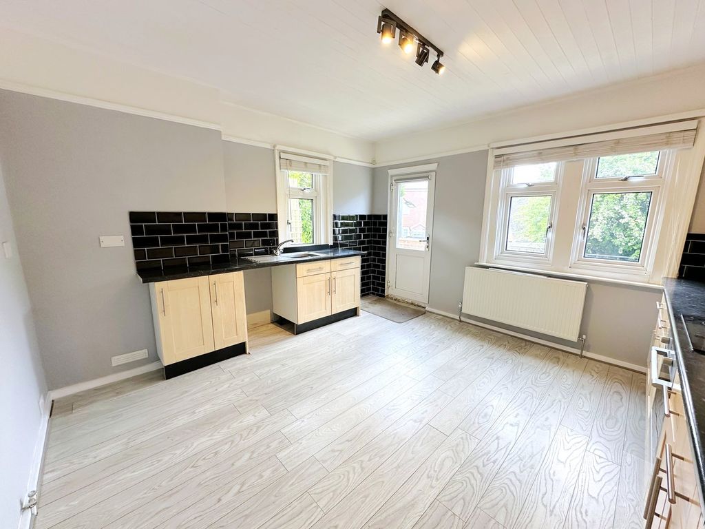 Property photo 3 of 25