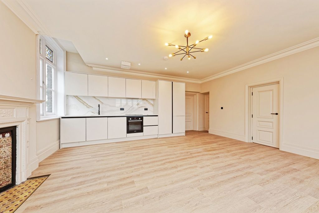 Property photo 2 of 17 Photo