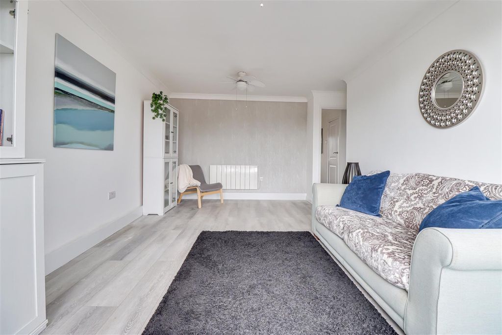 Property photo 3 of 23