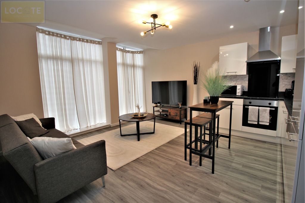Property photo 1 of 6 Lounge Kitchen