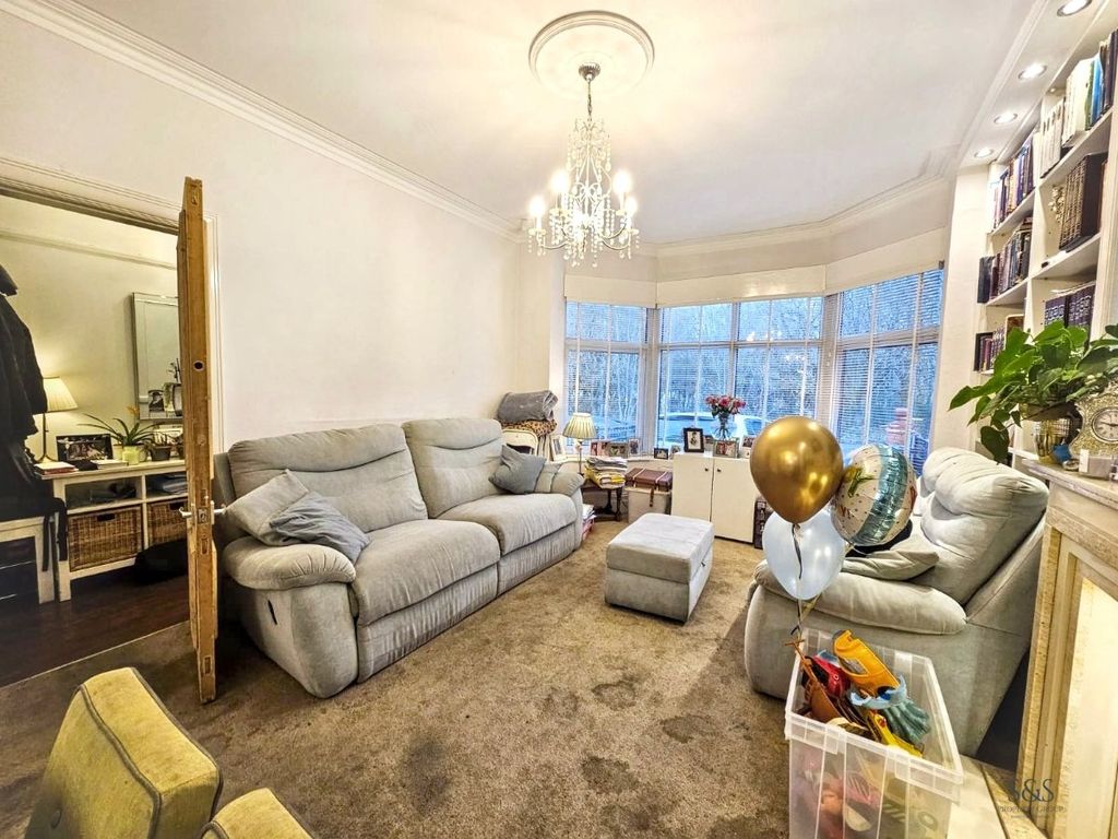 Property photo 3 of 25