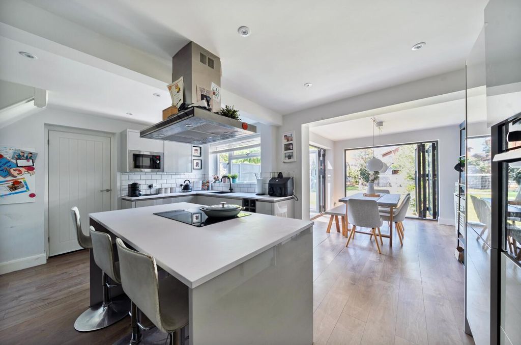 Property photo 3 of 24 1297924-25-682c6997A699c-Arw.Jpg